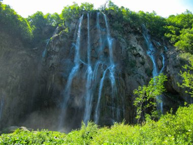 Plitvice Gölleri'nde Şelale, Yaz aylarında Hırvatistan