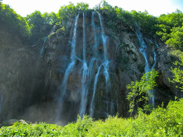 Waterfall at Plitvice Lakes, Croatia in summer — Stock Photo, Image