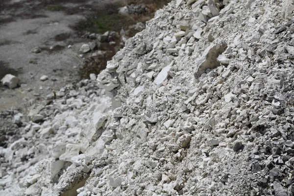 Extraction de calcaire dans la carrière de craie. gravats fermer — Photo