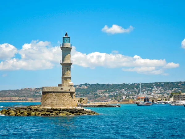 Photo du vieux phare vénitien emblématique dans le vieux port de La Canée. Crète, Grèce - juin, 2017 — Photo