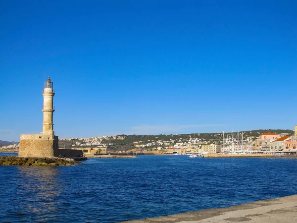 Photo du vieux phare vénitien emblématique dans le vieux port de La Canée. Crète île, Grèce — Photo
