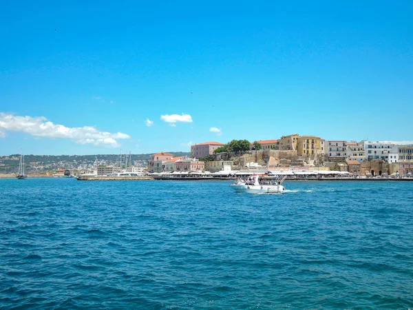 Antigo porto pitoresco de Chania. Marcos da ilha de Creta. Grécia ilha de Creta, Grécia - junho de 2017 — Fotografia de Stock