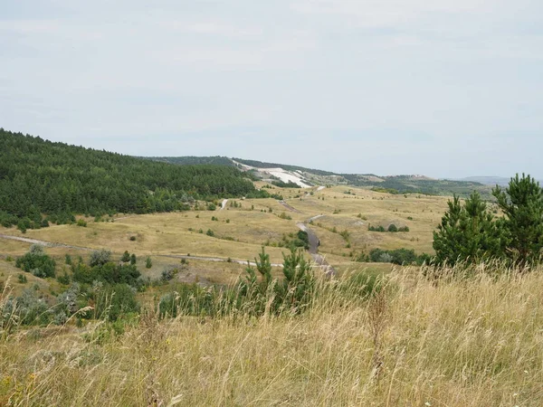 El paisaje de la estepa y montaña de tiza en verano — Foto de Stock