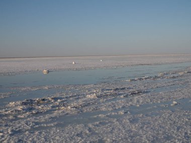 Çamur banyosu gün doğumunda Elton gölünde kalır.