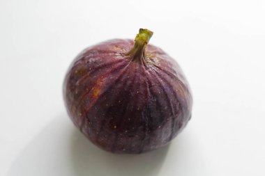 Beyaz arka plan üzerinde izole meyve olgun incir