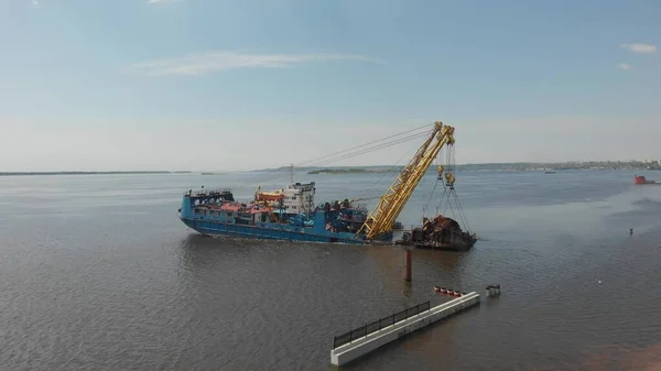 Industrial Ship Crane Removed Old Sunken Ship River — Stock Photo, Image