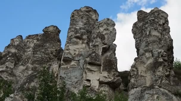 Monastère de l'Assomption Divnogorsk, église Notre-Dame de Sicile. Pierres naturelles de craie. — Video