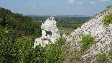 Divnogorsk varsayım manastırı. Eski bir mağara manastırının kalıntıları.