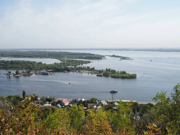 Vista Panorâmica Pitoresca Altura Parte Turística Rio Volga Perto Cidade — Fotografia de Stock