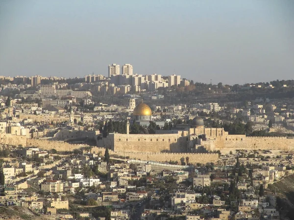 Vista de la Cúpula de la Roca en el Monte del Templo en Jerusalén - Israel. —  Fotos de Stock