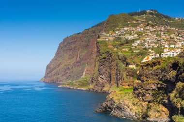 Funchal yakınlarındaki Camara de Lobos okyanus manzarası, Madeira, Portekiz