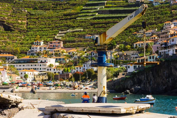 Funchal yakınlarındaki Camara de Lobos kasabasının görünümü, Madeira, Portekiz