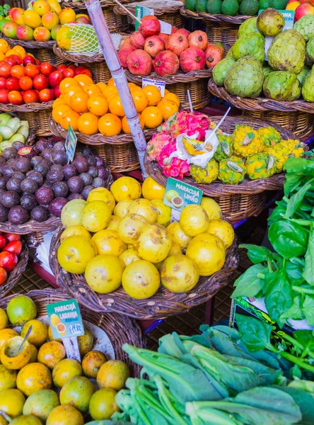 Świeże Egzotyczne Owoce Warzywa Mercado Dos Lavradores Funchal Madera Portugalia — Zdjęcie stockowe