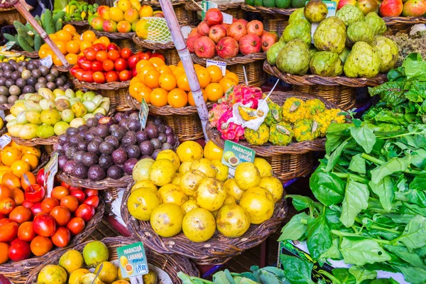 Świeże Egzotyczne Owoce Warzywa Mercado Dos Lavradores Funchal Madera Portugalia — Zdjęcie stockowe