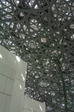 Abu Dabi, Birleşik Arap Emirlikleri, 23 Ocak 2020: Louvre Abu Dabi 'nin çatısı, Abu Dabi' nin yeni bir simgesi.