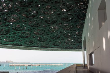 Abu Dabi, Birleşik Arap Emirlikleri, 23 Ocak 2020: Louvre Abu Dabi 'nin çatısı, Abu Dabi' nin yeni bir simgesi.
