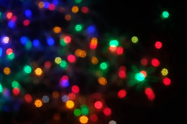 Desfocado abstrato multicolorido bokeh luzes fundo. Magic explosão estrela com partículas — Fotografia de Stock