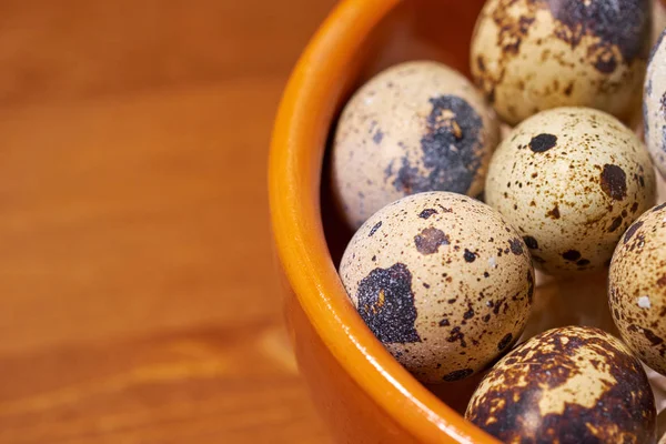 Quail Eggs Clay Bowl Brown Wooden Background — Stock Photo, Image