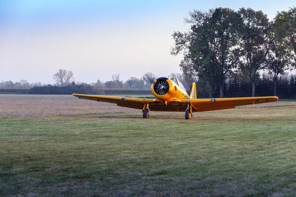 sarı uçakta tarihi: çimenli bir Havaalanı
