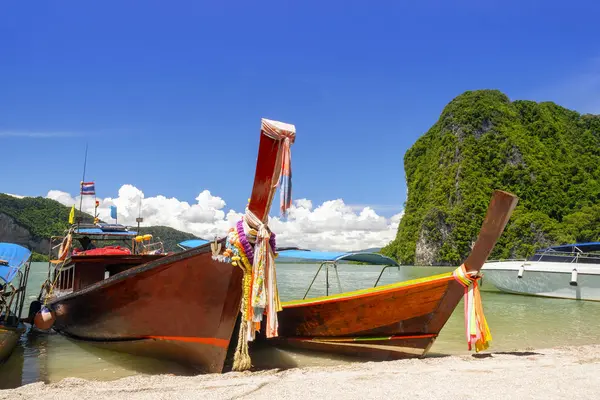 Tatil güzelliği denizin kenarında. Long tail tekne Beach, Tayland.