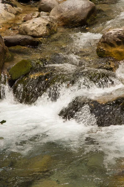 Alanya dağlarında kanyon ve şelaleler, Türkiye, Sapadere. Th güzel bir yolculuk