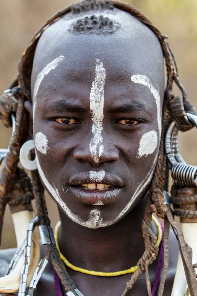 Mursi Village Omo Valley Etiopia Grudnia 2010 Człowiek Afrykańskiego Plemienia — Zdjęcie stockowe