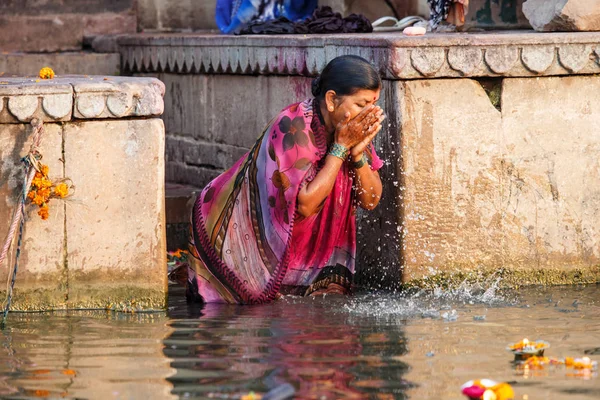 Варанаси Индия Марта 2014 Года Показ Красочной Традиционной Одежды Индуистского — стоковое фото