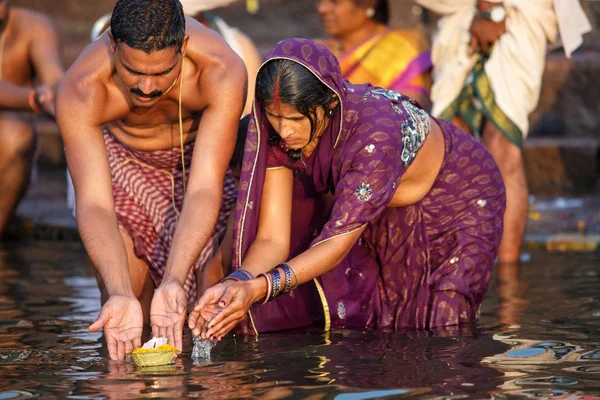 Варанаси Индия Марта 2014 Года Показ Красочной Традиционной Одежды Индуистского — стоковое фото