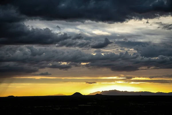 Ландшафт Під Час Заходу Сонця Коли Велика Гроза Насувається Заповіднику — стокове фото