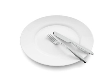 boş yemek tabağı, bıçak ve çatal.
