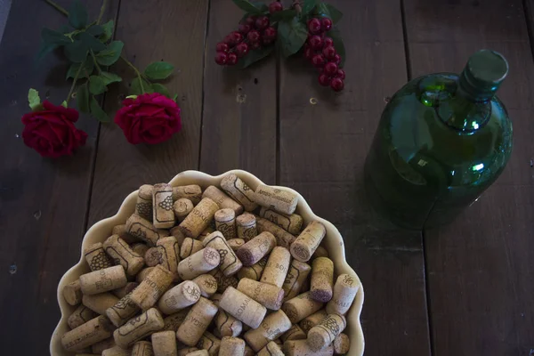 Bodegn Sobre Vino Con Rosas Uvas — Photo