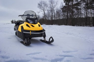 Karmobil Onega Gölü buz üzerinde olduğunu. Karelya.