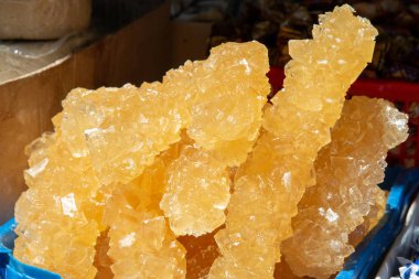 Götürü şeker Özbekistan'da. Büyük şeker parçaları.