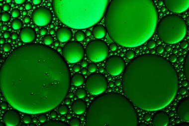 Soyut yeşil su kabarcıkları arka planda. Yeşil Su Düşürme Arkaplanı