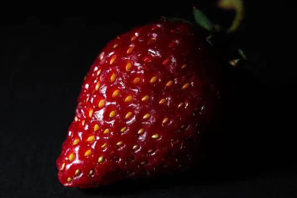 Strawberry Black Background Shallow Depth Field Macro Shot — Stock Photo, Image