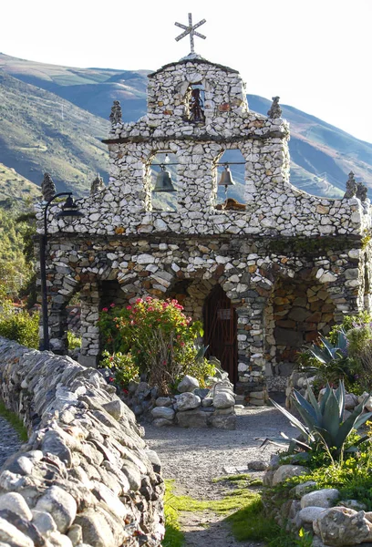 ctone kilise ve metal veya demir çan