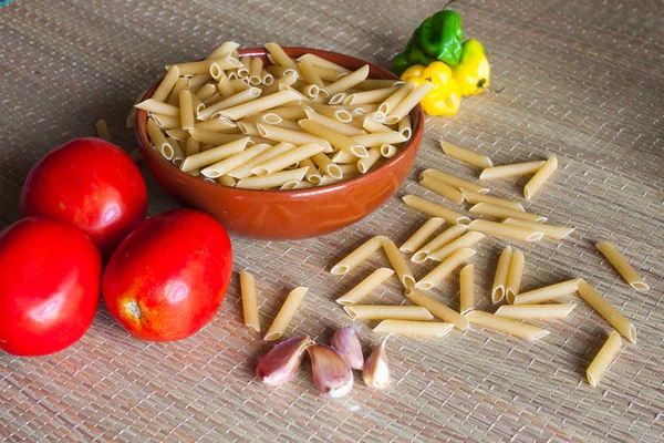 Napoli tarifi kısa makarna ve salce