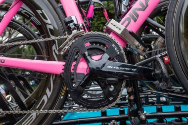 Roma, İtalya 27 Mayıs 2018: Chris Froome'nın motor, kazanan 2018 İtalya Tur tamamen pembe son aşaması için Roma'da zor aşamaları 21 gün sonra renkli.