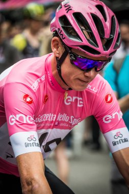 Roma, İtalya 27 Mayıs 2018: Chris Froome, pembe Jersey'de ilk satırı önce Roma'da İtalya 2018 Tur son aşama başlamak zor aşamaları 21 gün sonra.