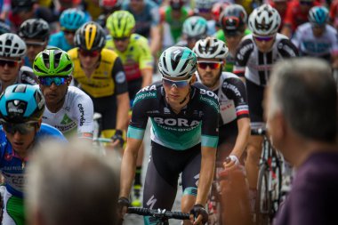 Roma, İtalya 27 Mayıs 2018: Grup profesyonel bisikletçiler İtalya Bisiklet turu 2018 101 baskısının son aşamasında Roma sokaklarında.