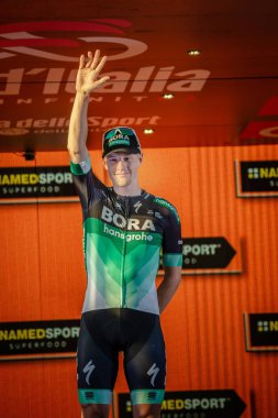 Roma, İtalya 27 Mayıs 2018: Sam Bennett, Bora Hansgrohe takım, podyumda İtalya Bisiklet turu 2018 son sahne alanı'nın başkenti Roma varış ile zaferi kutluyor.