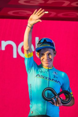 Roma, İtalya 27 Mayıs 2018: Miguel Angel Lopez, Astana Team Pro, 101th İtalya Bisiklet turu 2018 onun üçüncü sırada Roma'da geldikten sonra 21 gün zor aşamaları ile kutluyor.