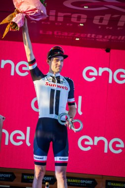 Roma, İtalya 27 Mayıs 2018: Tom Dumoulin, Sunweb Pro takım, 101th İtalya Bisiklet turu 2018 onun ikinci sırada Roma'da geldikten sonra 21 gün zor aşamaları ile kutluyor.