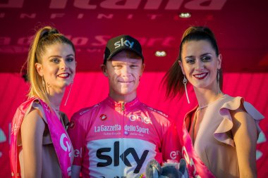 Roma, İtalya 27 Mayıs 2018: Chris Froome, pembe Jersey'de 101th İtalya Bisiklet turu 2018 Roma'da podyum zaferi zor aşamaları 21 gün sonra kutluyor.