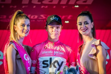 Roma, İtalya 27 Mayıs 2018: Chris Froome, pembe Jersey'de 101th İtalya Bisiklet turu 2018 Roma'da podyum zaferi zor aşamaları 21 gün sonra kutluyor.