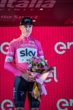 Roma, İtalya 27 Mayıs 2018: Chris Froome, pembe Jersey'de 101th İtalya Bisiklet turu 2018 Roma'da podyum zaferi zor aşamaları 21 gün sonra kutluyor.