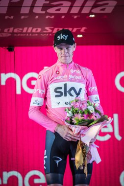 Roma, İtalya 27 Mayıs 2018: Chris Froome, pembe Jersey'de 101th İtalya Bisiklet turu 2018 Roma'da podyum zaferi zor aşamaları 21 gün sonra kutluyor.