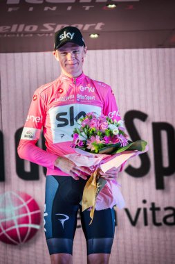 Roma, İtalya 27 Mayıs 2018: Chris Froome, pembe Jersey'de 101th İtalya Bisiklet turu 2018 Roma'da podyum zaferi zor aşamaları 21 gün sonra kutluyor.