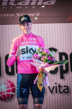 Roma, İtalya 27 Mayıs 2018: Chris Froome, pembe Jersey'de 101th İtalya Bisiklet turu 2018 Roma'da podyum zaferi zor aşamaları 21 gün sonra kutluyor.