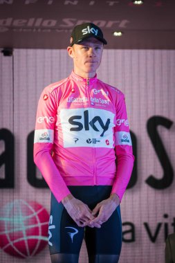 Roma, İtalya 27 Mayıs 2018: Chris Froome, pembe Jersey'de 101th İtalya Bisiklet turu 2018 Roma'da podyum zaferi zor aşamaları 21 gün sonra kutluyor.